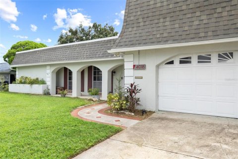 House in New Port Richey, Florida 3 bedrooms, 154.96 sq.m. № 1361327 - photo 3