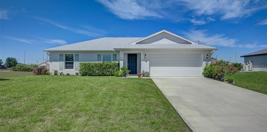 House in Cape Coral, Florida 3 bedrooms, 119.47 sq.m. № 1090240