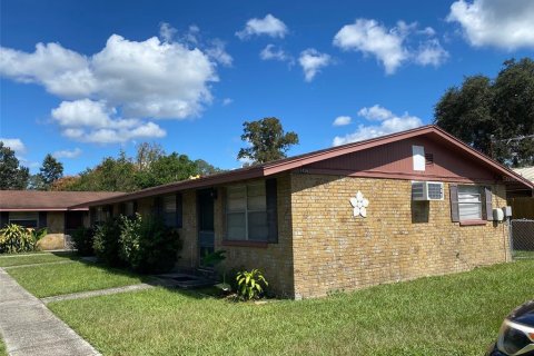 Commercial property in Thonotosassa, Florida 12 bedrooms, 391.3 sq.m. № 969405 - photo 6