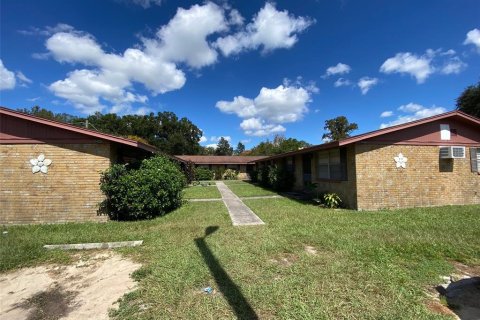 Commercial property in Thonotosassa, Florida 12 bedrooms, 391.3 sq.m. № 969405 - photo 1