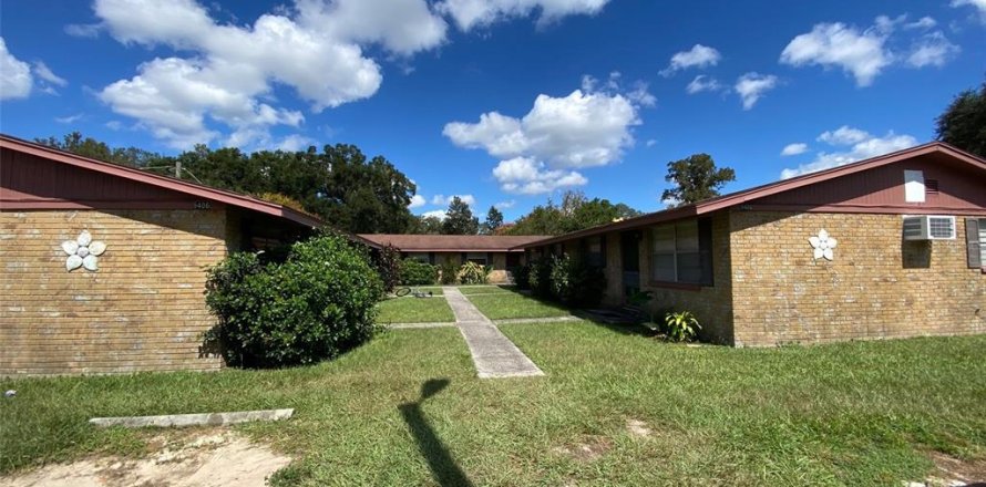 Commercial property in Thonotosassa, Florida 12 bedrooms, 391.3 sq.m. № 969405