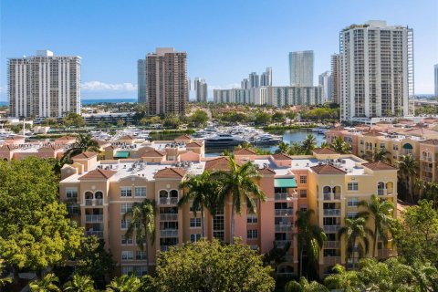 Condo in Aventura, Florida, 2 bedrooms  № 1315755 - photo 1