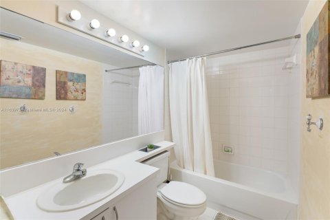 Condo in Aventura, Florida, 2 bedrooms  № 1315755 - photo 12