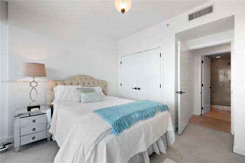 Condo in Miami Beach, Florida, 2 bedrooms  № 1315756 - photo 16