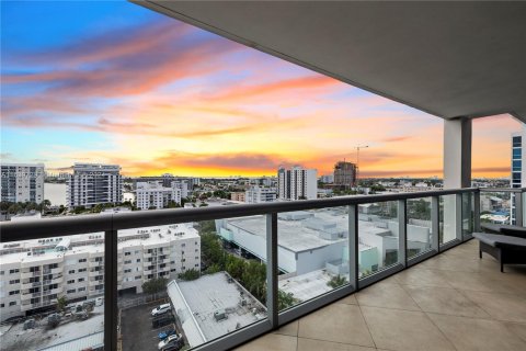 Condo in Miami Beach, Florida, 2 bedrooms  № 1315756 - photo 2