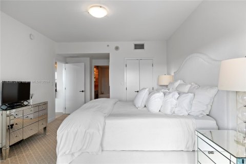 Condo in Miami Beach, Florida, 2 bedrooms  № 1315756 - photo 12