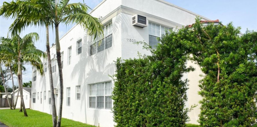 Коммерческая недвижимость в Бискейн-Парк, Флорида № 995884