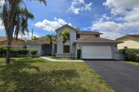 Casa en venta en Lauderhill, Florida, 4 dormitorios, 227.15 m2 № 1128649 - foto 1