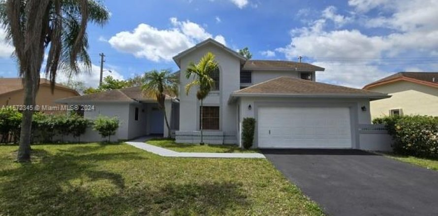 Villa ou maison à Lauderhill, Floride 4 chambres, 227.15 m2 № 1128649