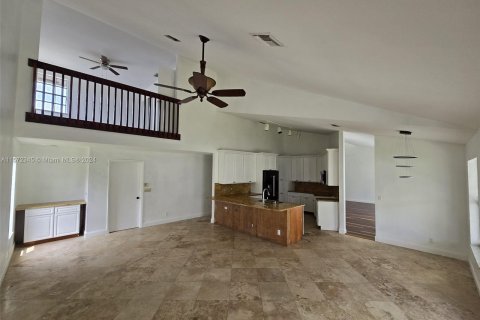 Casa en venta en Lauderhill, Florida, 4 dormitorios, 227.15 m2 № 1128649 - foto 10