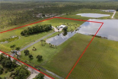 Villa ou maison à vendre à Punta Gorda, Floride: 3 chambres, 254.09 m2 № 1359893 - photo 1