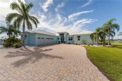 Villa ou maison à vendre à Punta Gorda, Floride: 3 chambres, 254.09 m2 № 1359893 - photo 2