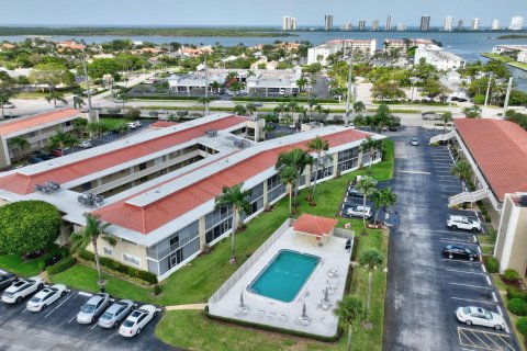 Condo in North Palm Beach, Florida, 1 bedroom  № 1179526 - photo 16