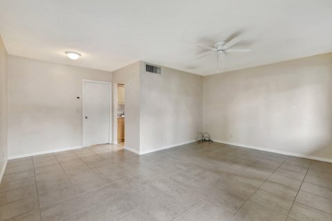 Condo in North Palm Beach, Florida, 1 bedroom  № 1179526 - photo 12