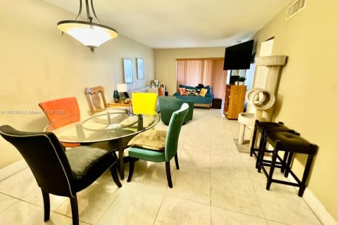 Condo in Miramar, Florida, 2 bedrooms  № 1375043 - photo 3