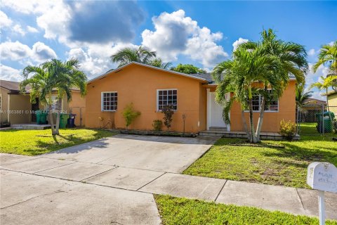 Villa ou maison à vendre à Miami Gardens, Floride: 4 chambres, 134.24 m2 № 1375044 - photo 1