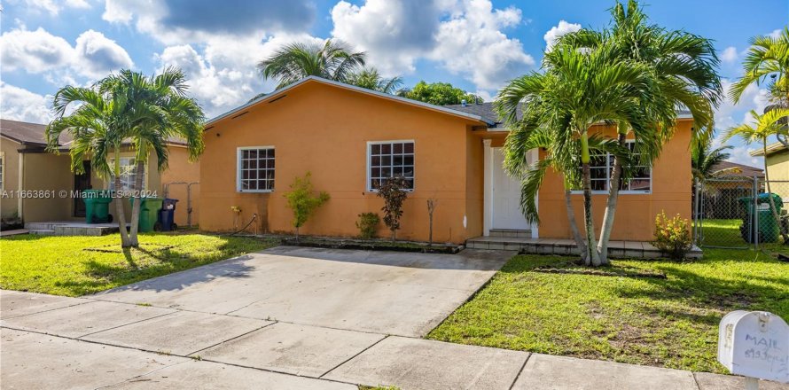 Villa ou maison à Miami Gardens, Floride 4 chambres, 134.24 m2 № 1375044