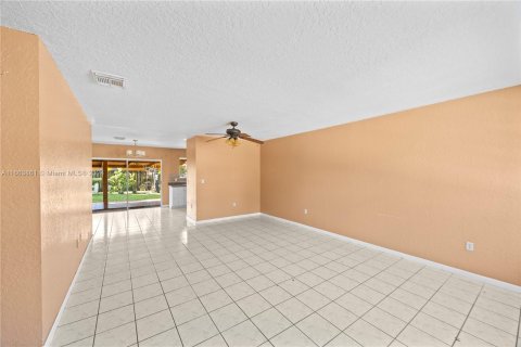 Villa ou maison à vendre à Miami Gardens, Floride: 4 chambres, 134.24 m2 № 1375044 - photo 4