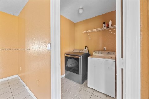 House in Miami Gardens, Florida 4 bedrooms, 134.24 sq.m. № 1375044 - photo 8