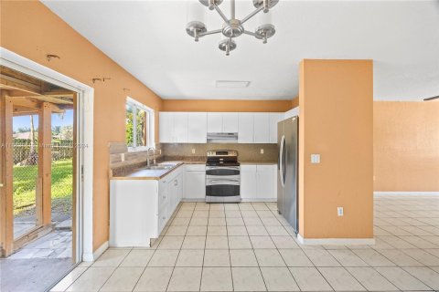 Villa ou maison à vendre à Miami Gardens, Floride: 4 chambres, 134.24 m2 № 1375044 - photo 7