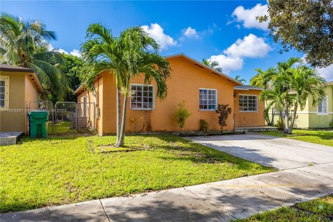 Villa ou maison à vendre à Miami Gardens, Floride: 4 chambres, 134.24 m2 № 1375044 - photo 2