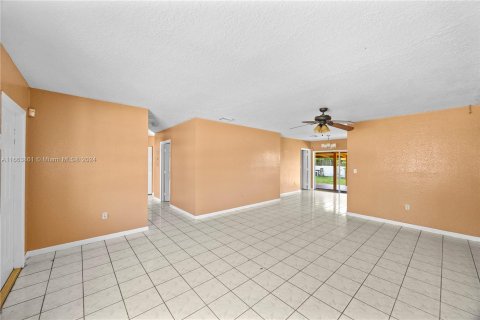 Villa ou maison à vendre à Miami Gardens, Floride: 4 chambres, 134.24 m2 № 1375044 - photo 3