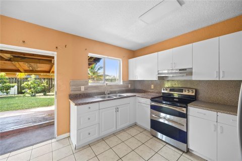 Villa ou maison à vendre à Miami Gardens, Floride: 4 chambres, 134.24 m2 № 1375044 - photo 6