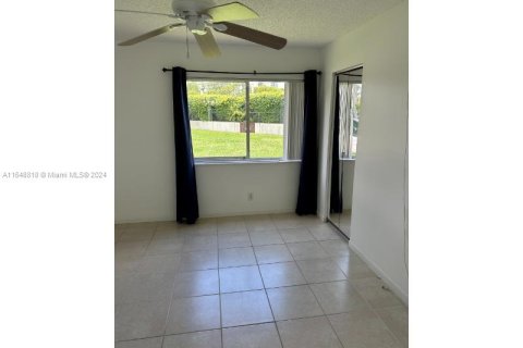 Condo in West Palm Beach, Florida, 2 bedrooms  № 1375002 - photo 16