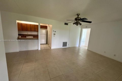 Condo in West Palm Beach, Florida, 2 bedrooms  № 1375002 - photo 8