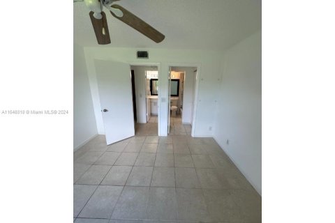 Condo in West Palm Beach, Florida, 2 bedrooms  № 1375002 - photo 18