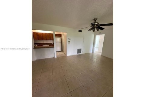 Condo in West Palm Beach, Florida, 2 bedrooms  № 1375002 - photo 9