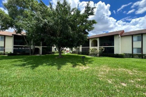 Condo in West Palm Beach, Florida, 2 bedrooms  № 1375002 - photo 21