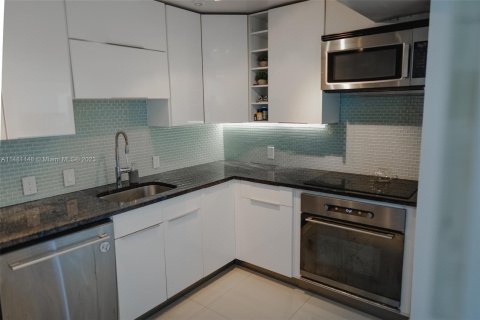 Condo in Sunny Isles Beach, Florida, 2 bedrooms  № 825013 - photo 6