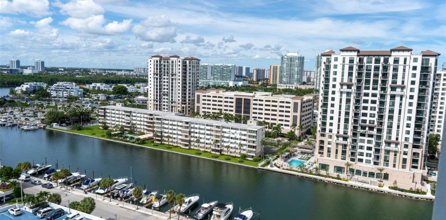 Condo in Sunny Isles Beach, Florida, 2 bedrooms  № 825013