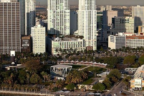 Condo in Miami, Florida, 1 bedroom  № 1321168 - photo 2