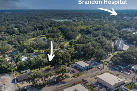 Propiedad comercial en venta en Brandon, Florida, 779.26 m2 № 739085 - foto 2