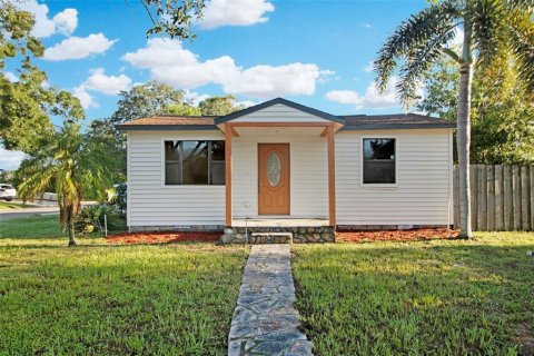 Villa ou maison à vendre à Saint Petersburg, Floride: 3 chambres, 144 m2 № 1347322 - photo 1