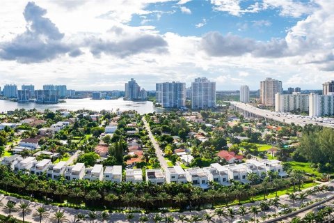 Condo in Sunny Isles Beach, Florida, 2 bedrooms  № 802390 - photo 21