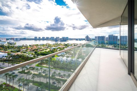 Condo in Sunny Isles Beach, Florida, 2 bedrooms  № 802390 - photo 9