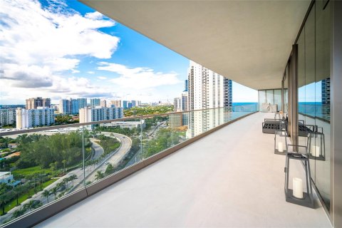 Condo in Sunny Isles Beach, Florida, 2 bedrooms  № 802390 - photo 10