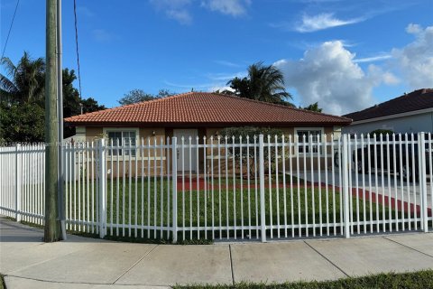 Villa ou maison à vendre à Cutler Bay, Floride: 4 chambres, 158.12 m2 № 1141698 - photo 2