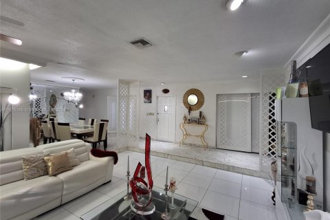 Villa ou maison à vendre à Tamarac, Floride: 3 chambres, 192.03 m2 № 1355435 - photo 13