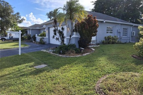 Casa en venta en Tamarac, Florida, 3 dormitorios, 192.03 m2 № 1355435 - foto 5