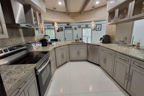 Villa ou maison à vendre à Tamarac, Floride: 3 chambres, 192.03 m2 № 1355435 - photo 18