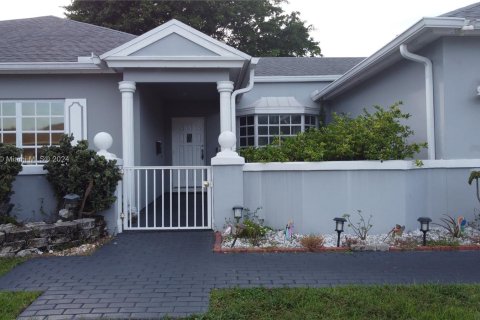 Casa en venta en Tamarac, Florida, 3 dormitorios, 192.03 m2 № 1355435 - foto 3