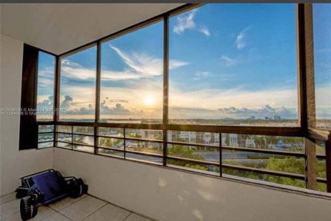 Condominio en venta en Hallandale Beach, Florida, 2 dormitorios, 130.06 m2 № 1355395 - foto 8