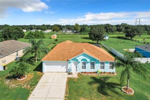 Villa ou maison à vendre à Winter Haven, Floride: 4 chambres, 193.98 m2 № 1373972 - photo 1