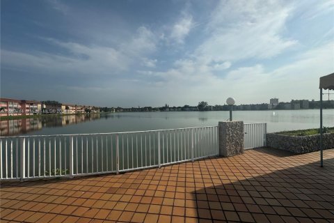 Condominio en venta en Miami, Florida, 1 dormitorio, 70.7 m2 № 1179998 - foto 13