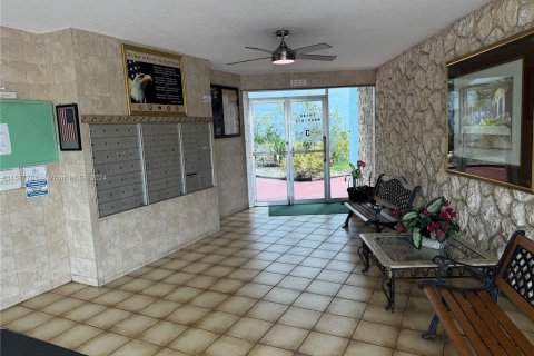 Condo in Miami, Florida, 1 bedroom  № 1179998 - photo 12