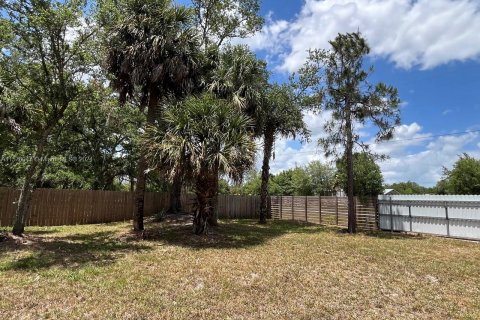 Купить земельный участок в Клуистон, Флорида № 1147619 - фото 1